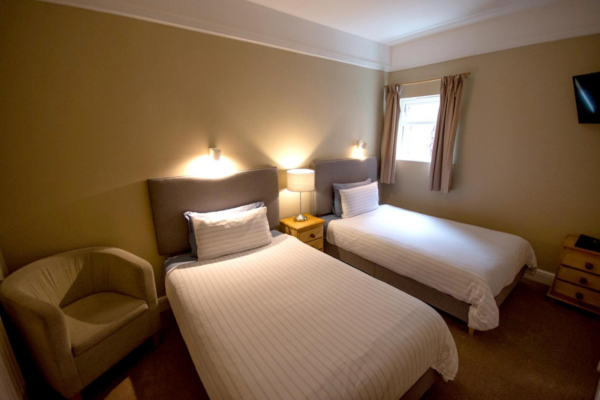 Salamander Guest House ستارتفورد أبون آفون المظهر الخارجي الصورة