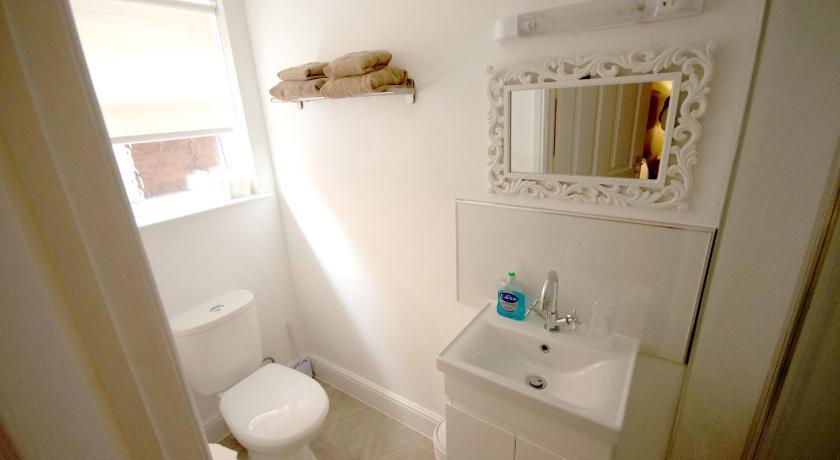 Salamander Guest House ستارتفورد أبون آفون المظهر الخارجي الصورة
