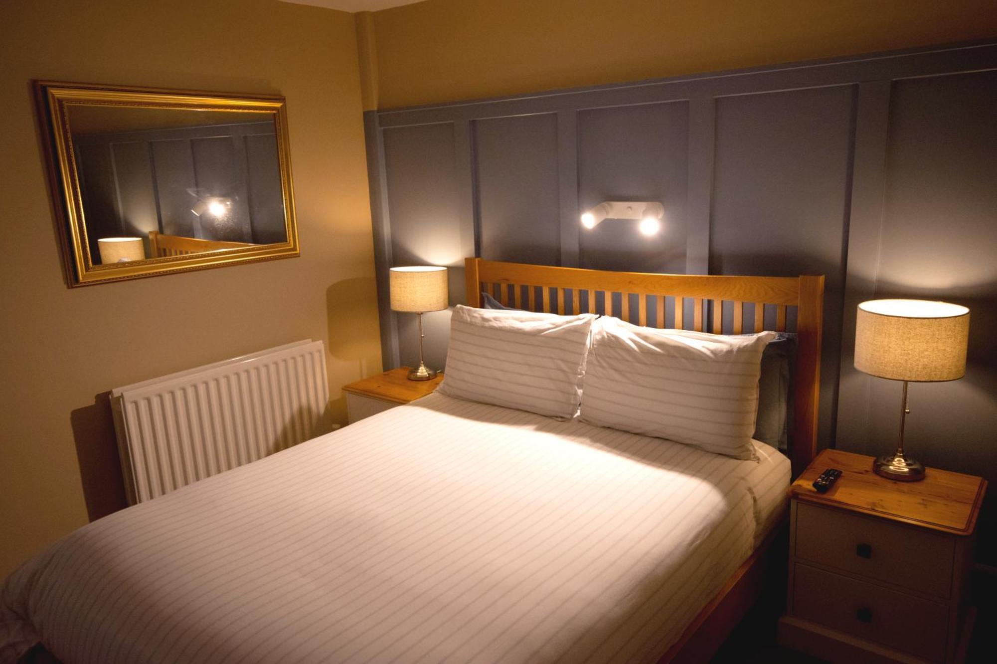 Salamander Guest House ستارتفورد أبون آفون المظهر الخارجي الصورة