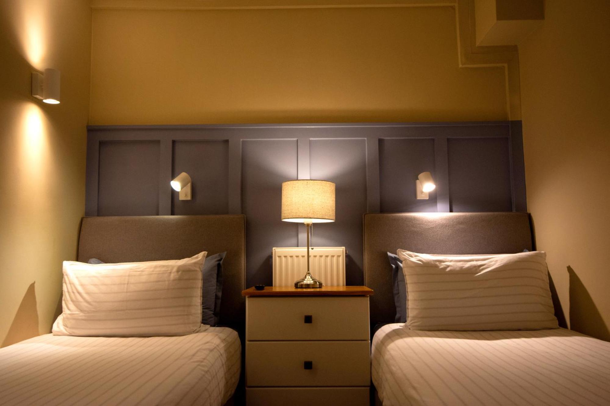 Salamander Guest House ستارتفورد أبون آفون المظهر الخارجي الصورة